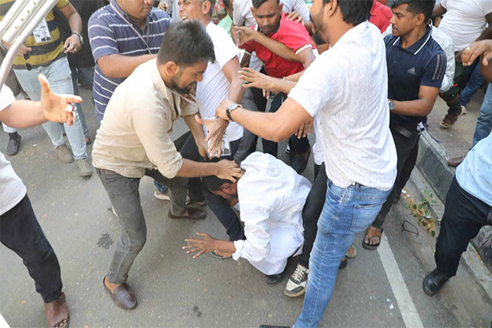 হিরো আলমের - জয় বাংলা স্লোগান দিয়ে হিরো আলমের ওপর হামলা - সত্য ও নিরপেক্ষ সংবাদ