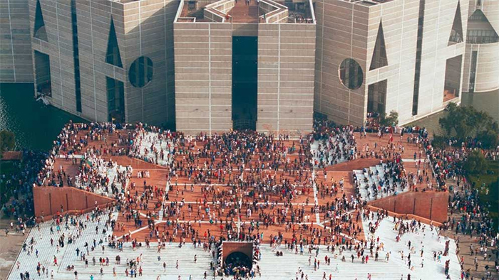 বিদেশি মিডিয়াকে সাক্ষাৎকার: ক্ষমা চাইবেন না, আওয়ামী লীগকে বাদ দিয়ে গঠিত সরকারের অধীনে দেশে ফিরবেন না শেখ হাসিনা