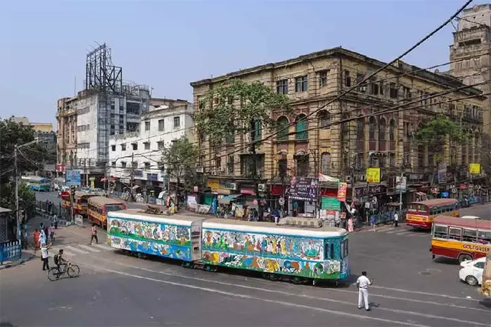 কলকাতার বুক থেকে হারিয়ে যেতে চলেছে ঐতিহ্যবাহী ট্রাম