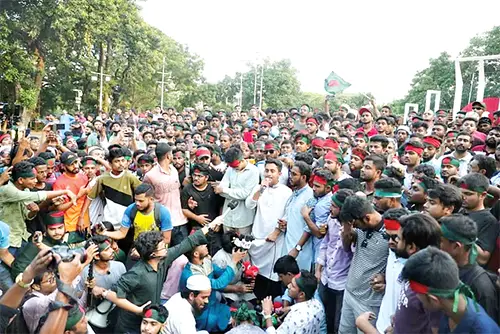 প্রেসিডেন্টের পদত্যাগ দাবি: বঙ্গভবন ঘিরে বিক্ষোভ ২৪ ঘণ্টার আল্টিমেটাম