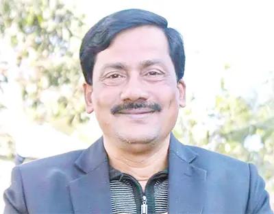 Tayt va mini yubkada sexy kotiba Men kochada ruscha porno videoni oldim.