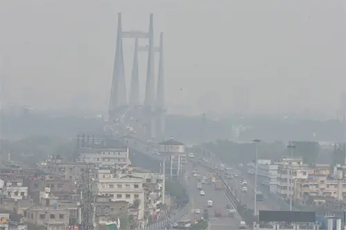 কলকাতা কথকতা: আতঙ্ক শুধু দিল্লি নয়, দূষণে জেরবার কলকাতা-হাওড়াও by সেবন্তী ভট্টাচার্য্য