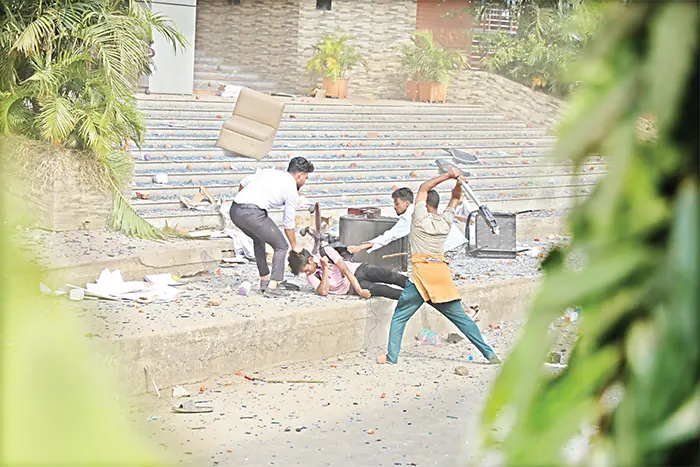 দ্বিতীয় দিনেও অস্থিরতা: ৩ কলেজের শিক্ষার্থীদের সংঘর্ষ, ব্যাপক ভাঙচুর, লুটপাট, বিজিবি মোতায়েন