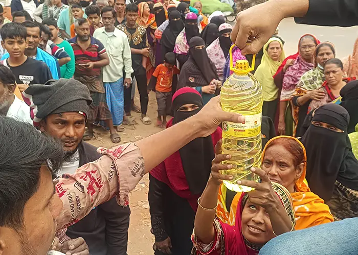 জিম্মি করে বাড়ানো হলো ভোজ্য তেলের দাম