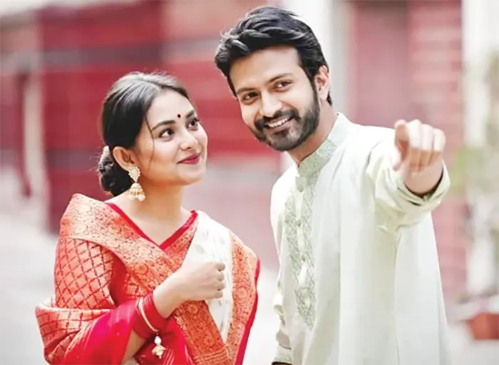 Men oyoqlarimni mahkam siqib qoyaman, bu nima? Porno fotosuratlar bilan qoplangan rus yulduzlari