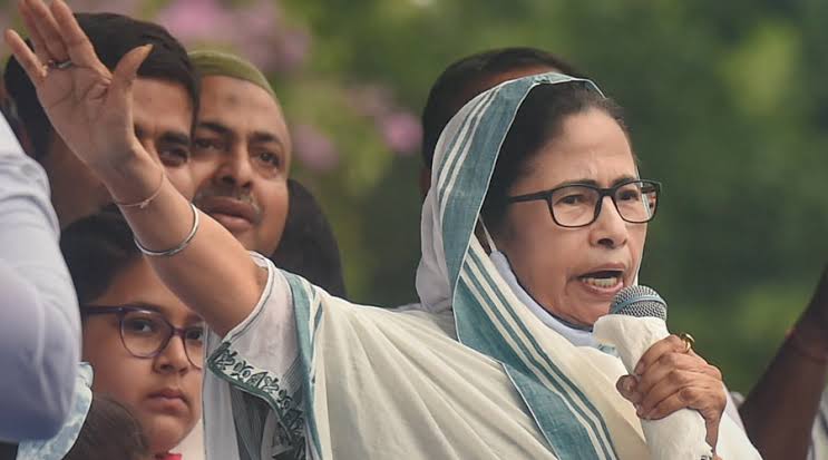 রেড রোডে নামাজের মঞ্চ থেকে মুসলমানদের আশ্বস্ত করেছেন মমতা