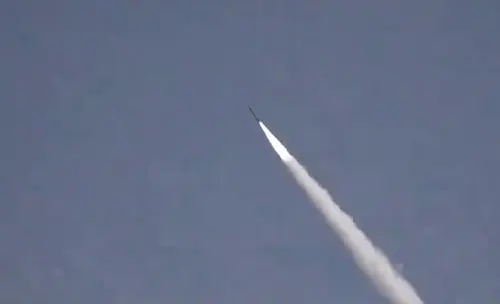 দ্বিতীয়বারের মতো ক্ষেপণাস্ত্রের উৎক্ষেপণ পাকিস্তানের: ১১ রাত গুলিবিনিময়, প্রতিরক্ষা সচিবের সঙ্গে মোদির বৈঠক