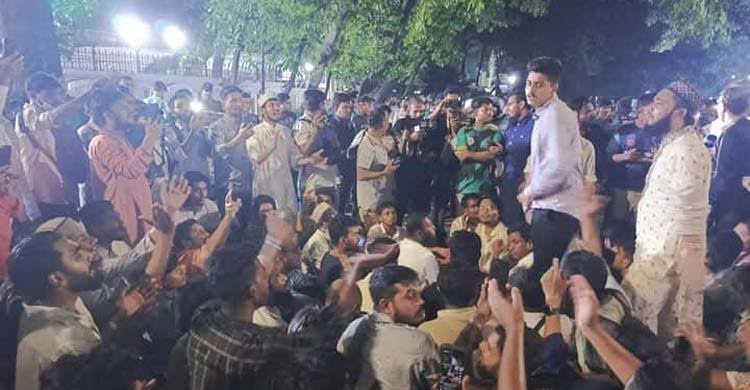 আওয়ামী লীগ নিষিদ্ধের দাবিতে যমুনার সামনে এনসিপির অবস্থান