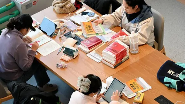 ঋতুস্রাবের ছুটি চেয়ে হেনস্তার শিকার এক শিক্ষার্থী