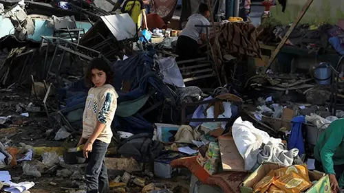 স্কুলে আশ্রয় নিয়েও শেষ রক্ষা হয়নি, ইসরাইলের হামলায় ৫৪ ফিলিস্তিনি নিহত: মানবিক সংস্থা প্রধানের পদত্যাগ