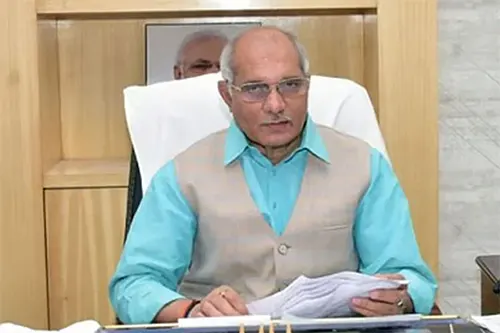 ‘আবর্জনা থেকে হবে সোনা', জনতাকে বোকা বানালেন মন্ত্রী