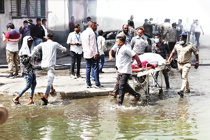 আহমেদাবাদ ট্র্যাজেডি: বিমান বিধ্বস্ত হওয়া নিয়ে উঠে আসছে যে সব প্রশ্ন, নিহতের সংখ্যা দাঁড়িয়েছে ২৯৪