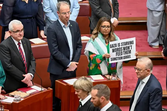 গাজা নিয়ে প্রতিবাদে অস্ট্রেলিয়ান সিনেটরের শাস্তি: সাংবাদিকদের সরিয়ে নিতে ইসরাইলের প্রতি এএফপির আহ্বান