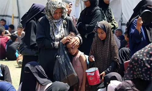 দু’মুঠো খাবারই এখন স্বপ্ন হয়ে দাঁড়িয়েছে গাজার মানুষের কাছে