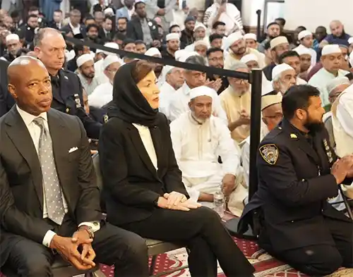 মুসলিম পুলিশ কর্মকর্তার জানাজায় হেডস্কার্ফ পরায় আমেরিকায় রাজনৈতিক বিতর্ক