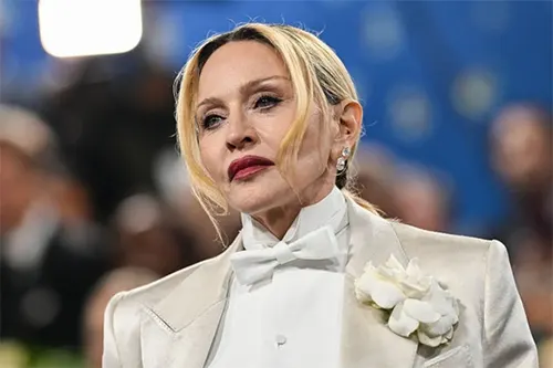 Yalangoch ayollarning katta kokrak fotosuratlari