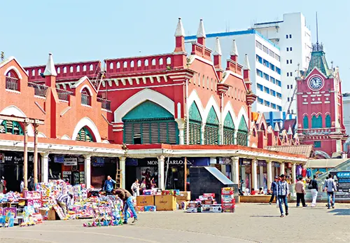 কলকাতার নিউমার্কেট থেকে বলছি by পরিতোষ পাল