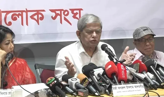 Dildor bilan Lesbo porno