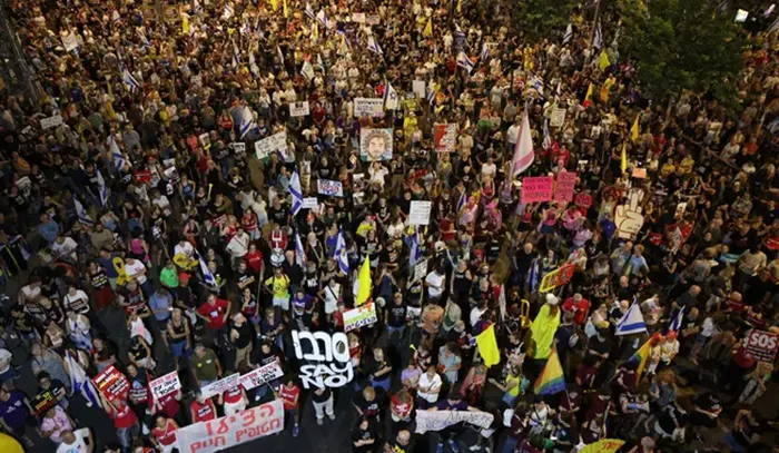 ইসরাইলে লাখো মানুষের বিক্ষোভ: সরকারের স্বার্থ রক্ষায় কেন জিম্মিদের বলি দেব?