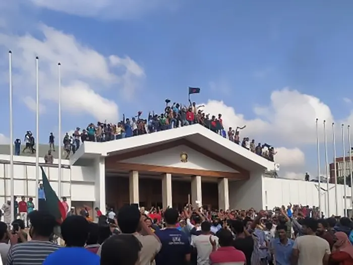 গণতান্ত্রিক রূপান্তর: তিউনিসিয়ার অভিজ্ঞতা ও বাংলাদেশের নতুন পথচলা