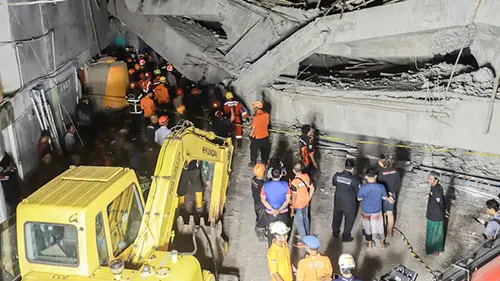 ইন্দোনেশিয়ায় স্কুলের ভবন ধস, ধ্বংসস্তূপের নিচে জীবন-মৃত্যুর সন্ধিক্ষণে ৯১ শিক্ষার্থী