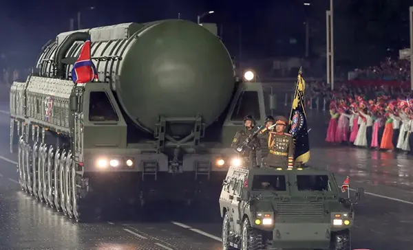 সবচেয়ে শক্তিশালী ক্ষেপণাস্ত্র উন্মোচন করলো উত্তর কোরিয়া