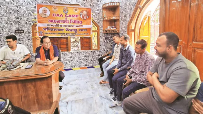 বিতাড়নের ভয়ে নদিয়ায় নাগরিকত্ব পাওয়ার লাইন দীর্ঘ হচ্ছে