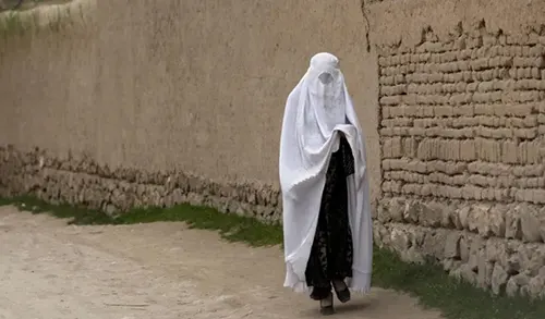 হেরাত প্রদেশে হাসপাতালে যেতে নারীদের বোরকা পরা বাধ্যতামূলক: এমএসএফ