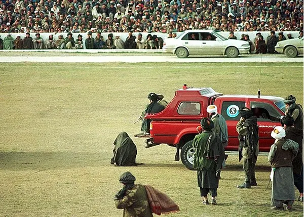 আফগানিস্তানে স্টেডিয়ামে জনসমক্ষে মৃত্যুদণ্ড কার্যকর