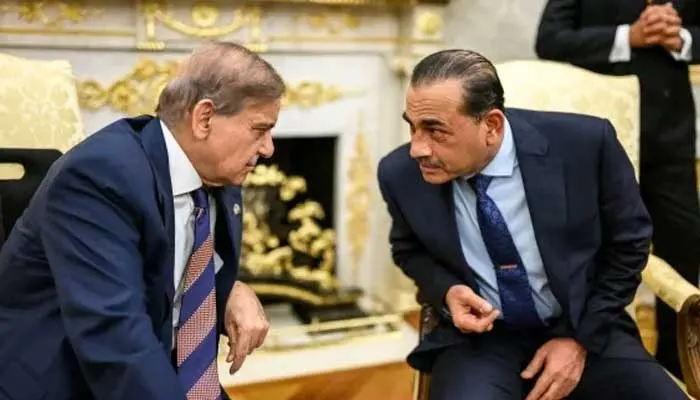 পাকিস্তানের রাজনীতিতে ঘূর্ণি হাওয়া: সামরিক-বেসামরিক দ্বন্দ্বের আভাস, সরকার বলছে গুজব