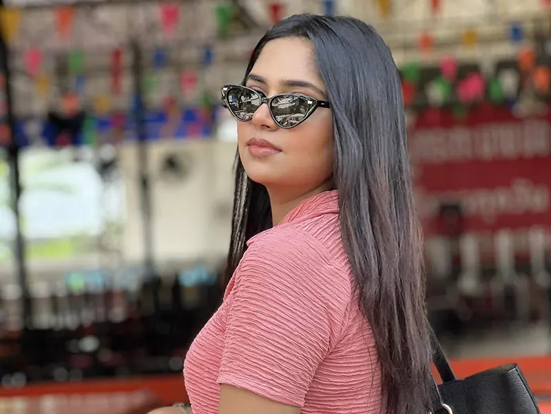 Uxlayotgan xotinning eshagi haqida video